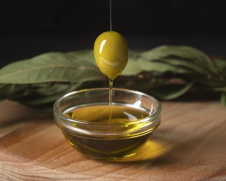 mini_close-up-organic-olive-and-oil